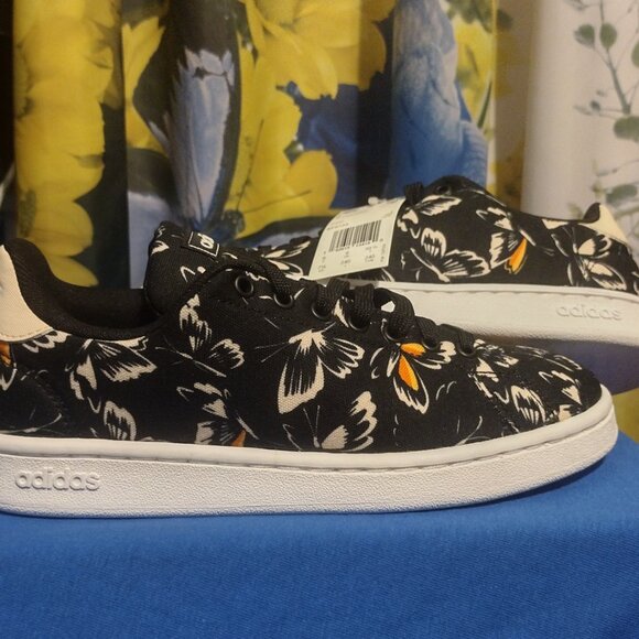Brand New BUTTERFLY ADIDAS - Picture 2 of 5